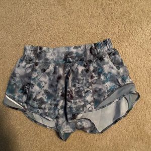 Lululemon hotty hot short 2.5
